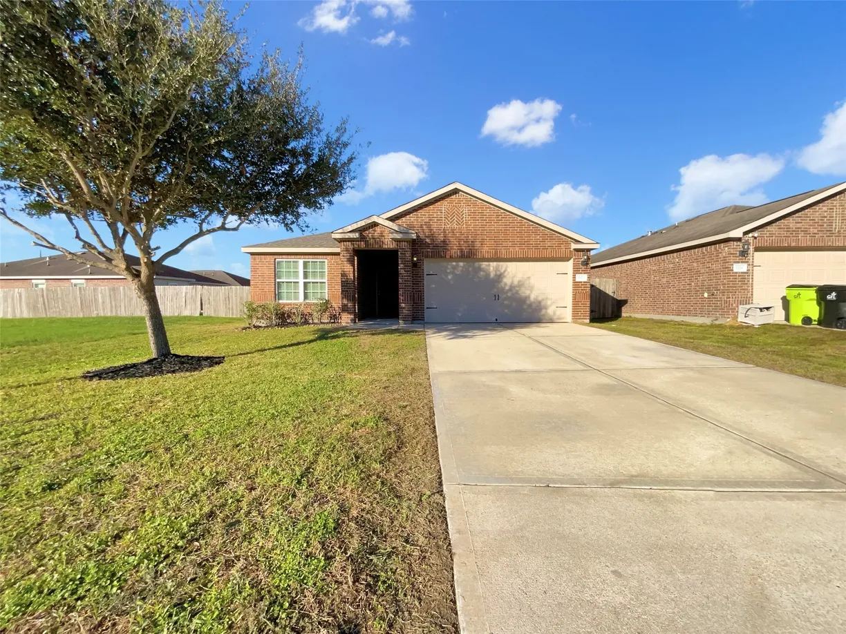 Houston Real Estate | View 5122 Breezy Parke Lane | 3 Beds, 2 Baths