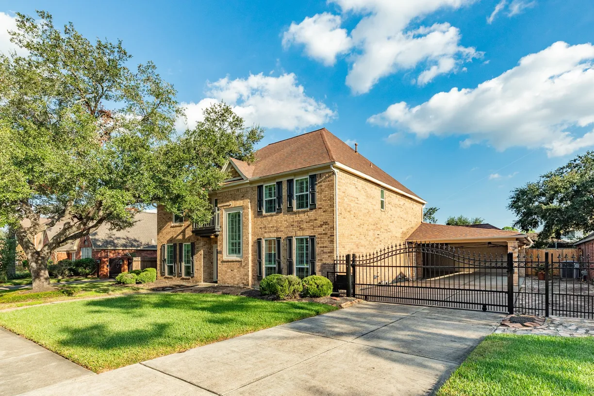 Houston Real Estate | View 2119 Country Club Drive | 4 Beds, 2 Baths