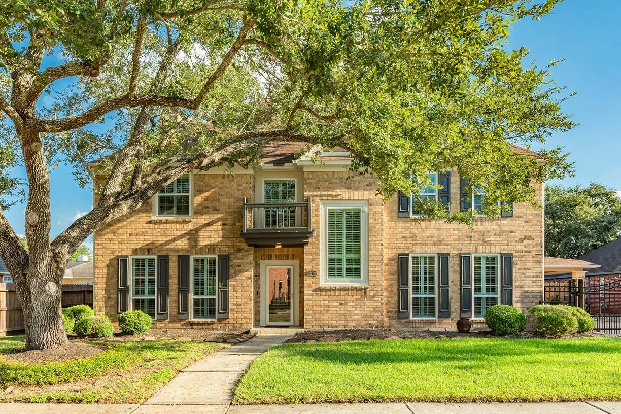 Houston Real Estate | View 2119 Country Club Drive | Listing