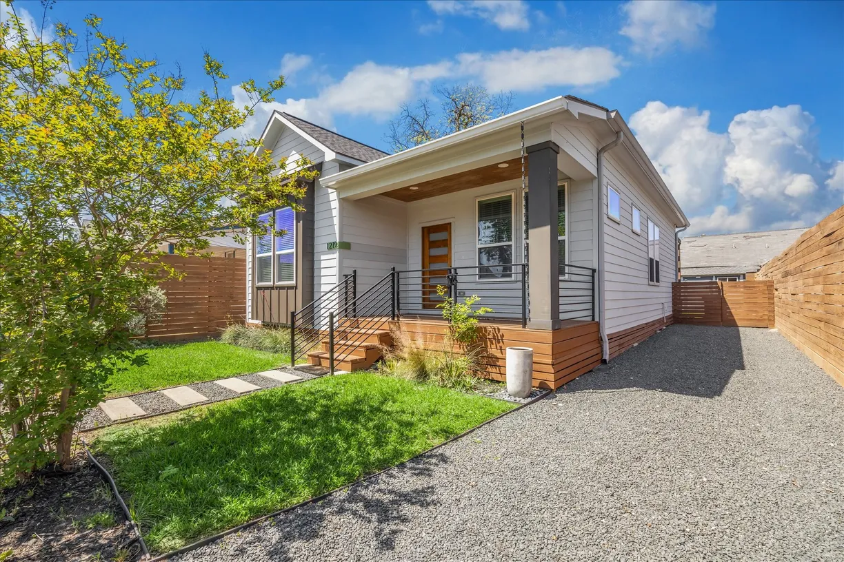 Houston Real Estate | View 1219 Lee Street | 3 Beds, 3 Baths