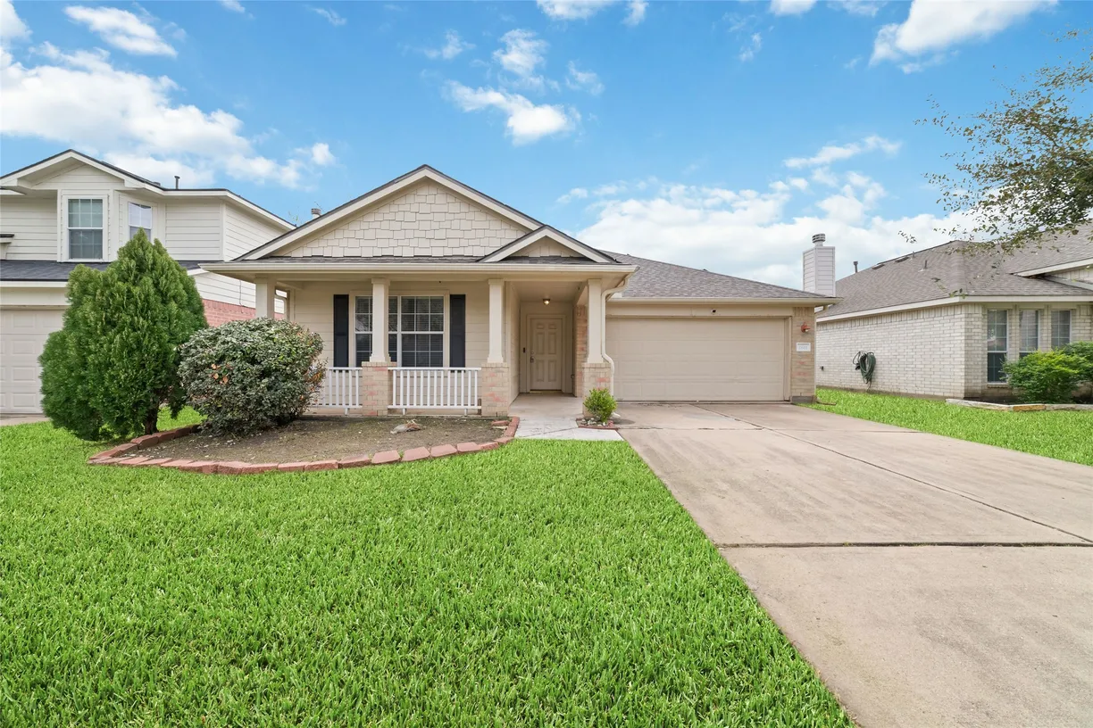 Houston Suburbs Real Estate | View 2611 Floral Bloom Way | 3 Beds, 2 Baths