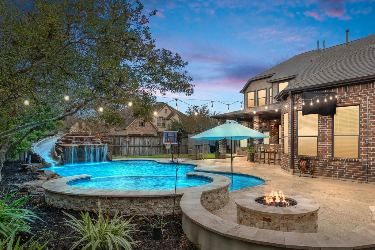 Houston Real Estate | View 20102 Everhart Springs Lane | 4 Beds, 3 Baths