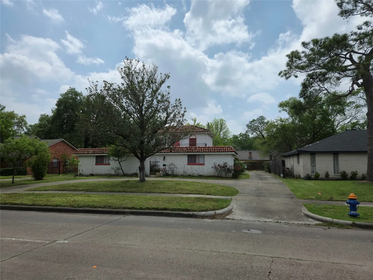 Houston Real Estate | View 5851 S Braeswood Boulevard | 5 Beds, 2 Baths