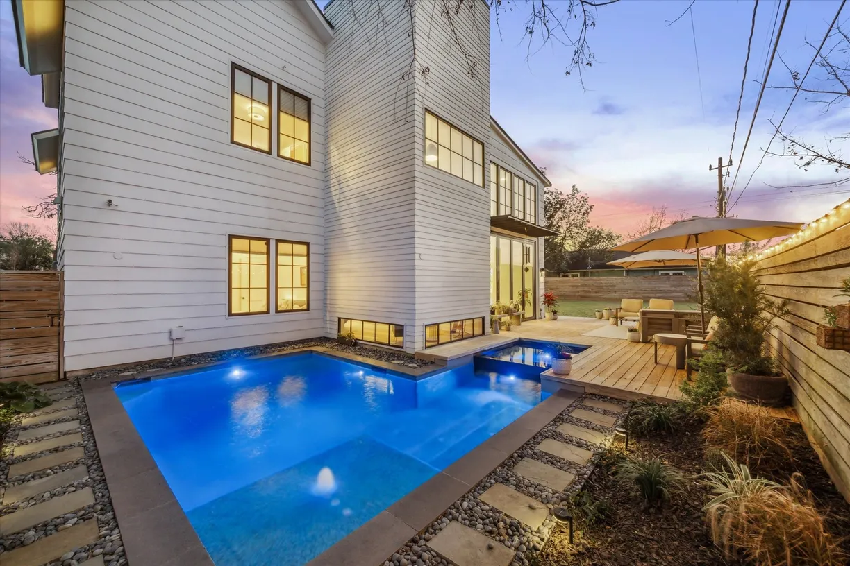 Houston Real Estate | View 205 E 25th Street | 4 Beds, 4 Baths