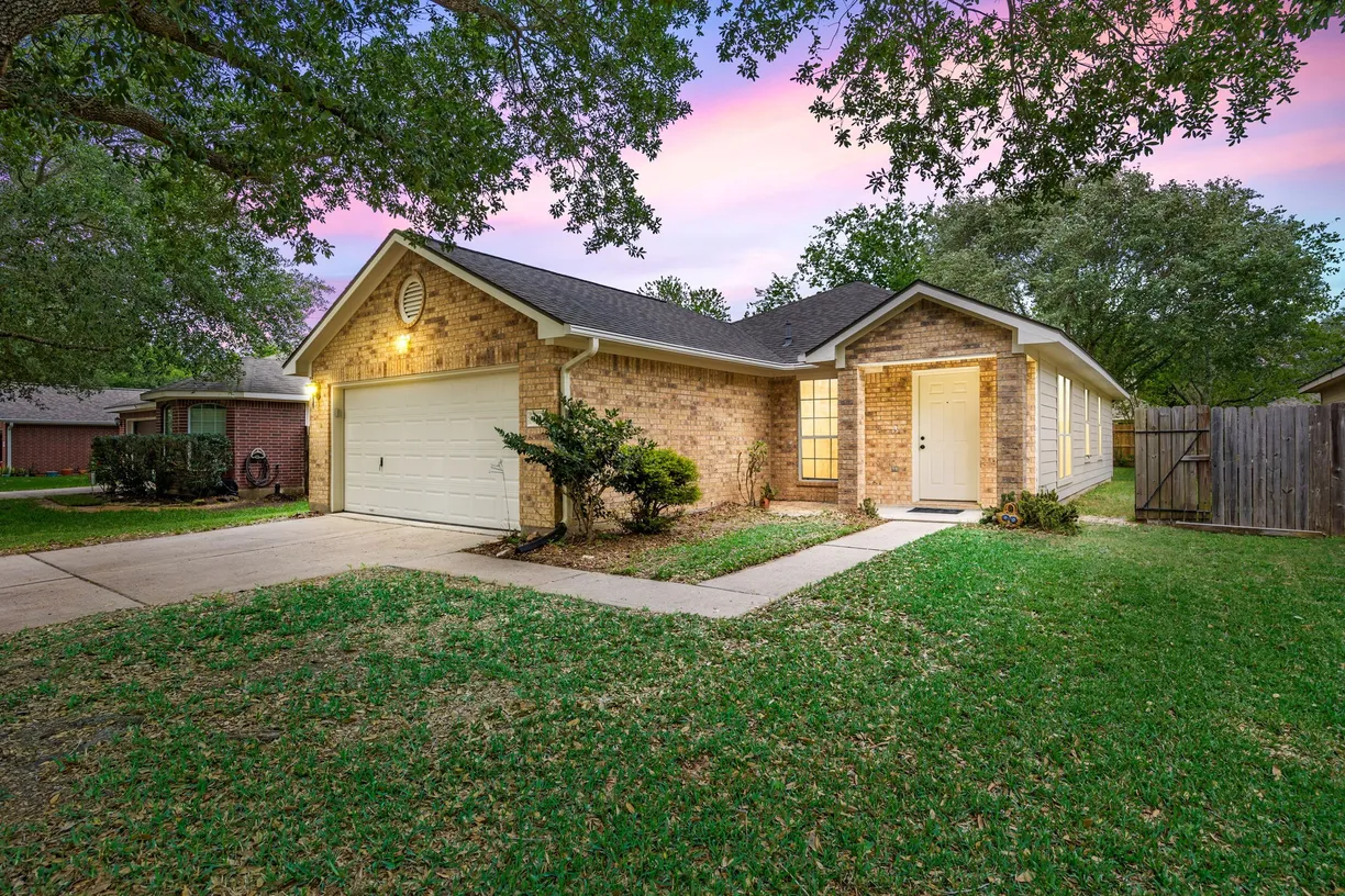 Houston Real Estate | View 5723 Cochise Drive | 3 Beds, 2 Baths