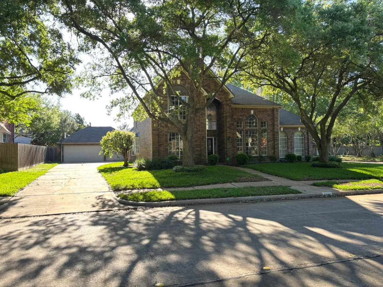 Houston Real Estate | View 3223 S Lake Village Drive | Listing