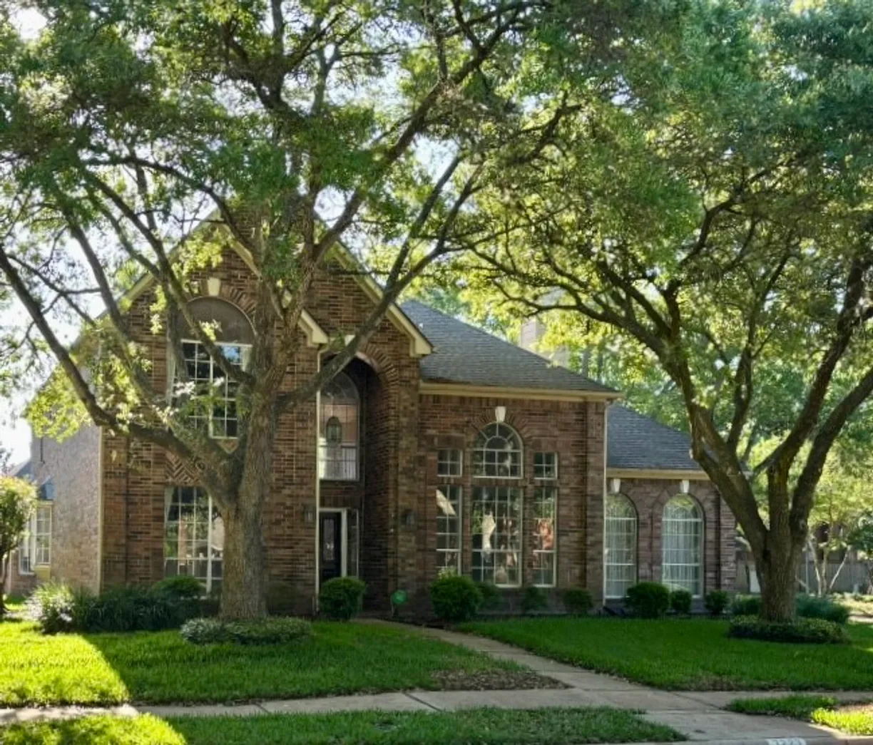 Houston Real Estate | View 3223 S Lake Village Drive | Listing