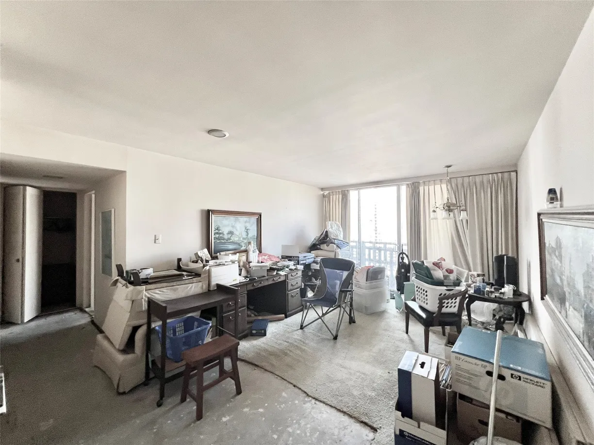 Houston Real Estate | View 2016 Main Street, 1915 | 1 Bed, 1 Bath