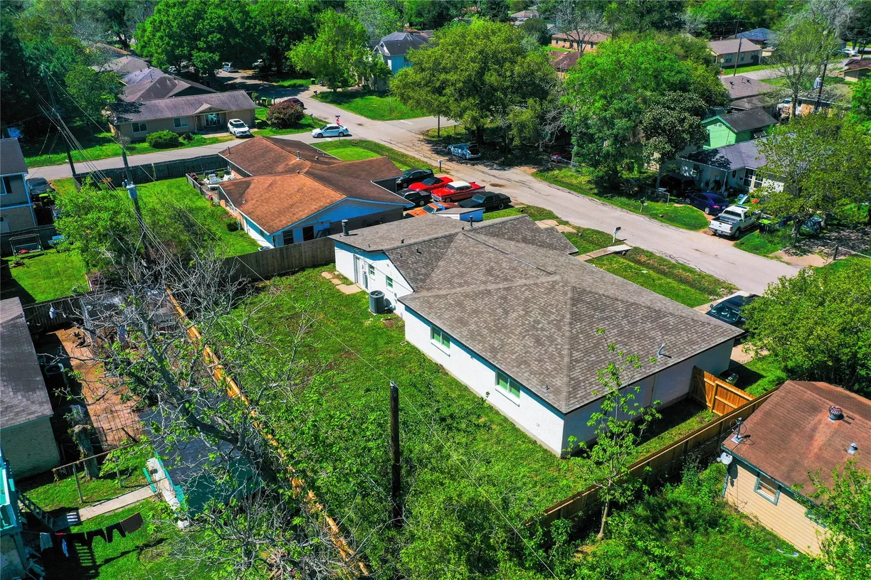 Houston Real Estate | View 1613 Paloma | Listing