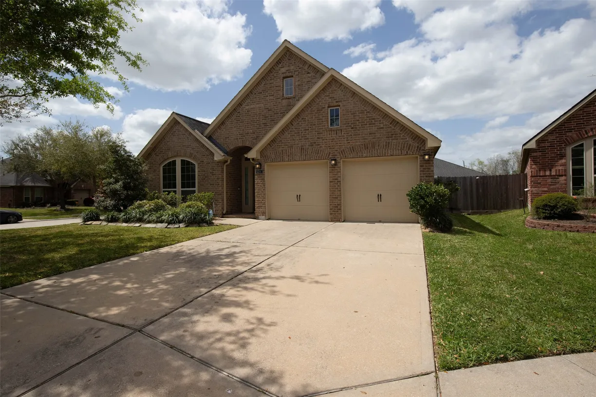 Houston Suburbs Real Estate | View 4214 Driftwood Bend Court | 4 Beds, 3 Baths