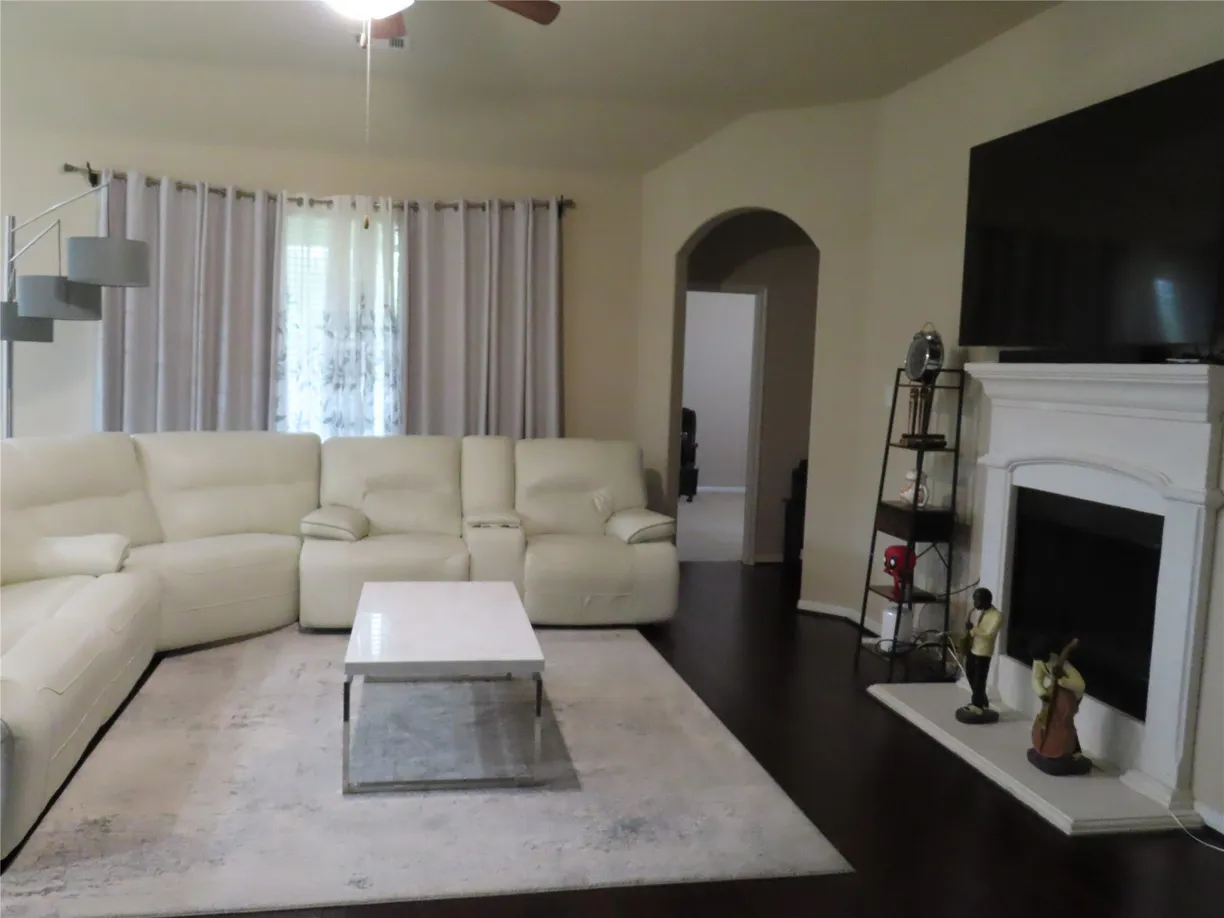 Houston Real Estate | View 13707 Contour Court | Listing