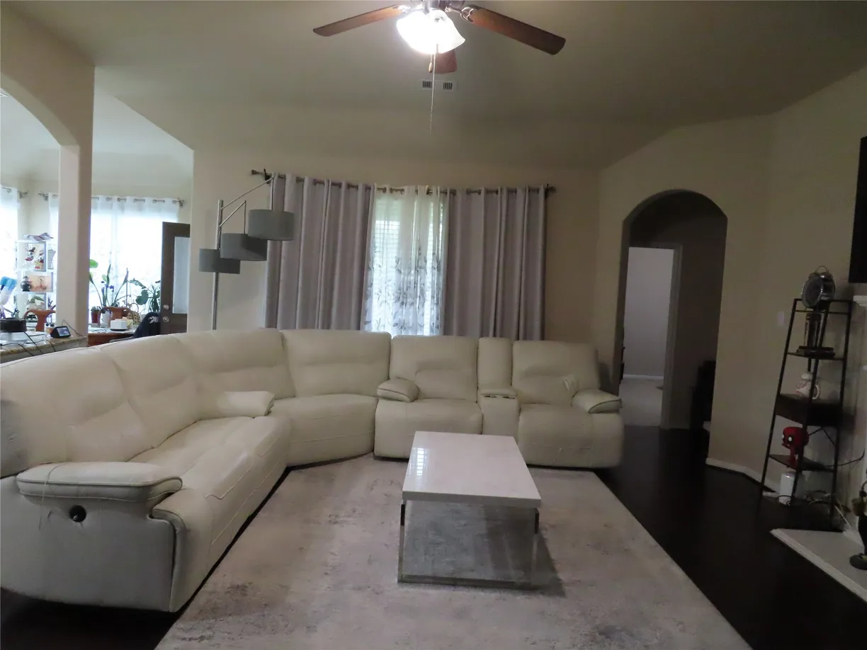 Houston Real Estate | View 13707 Contour Court | Listing