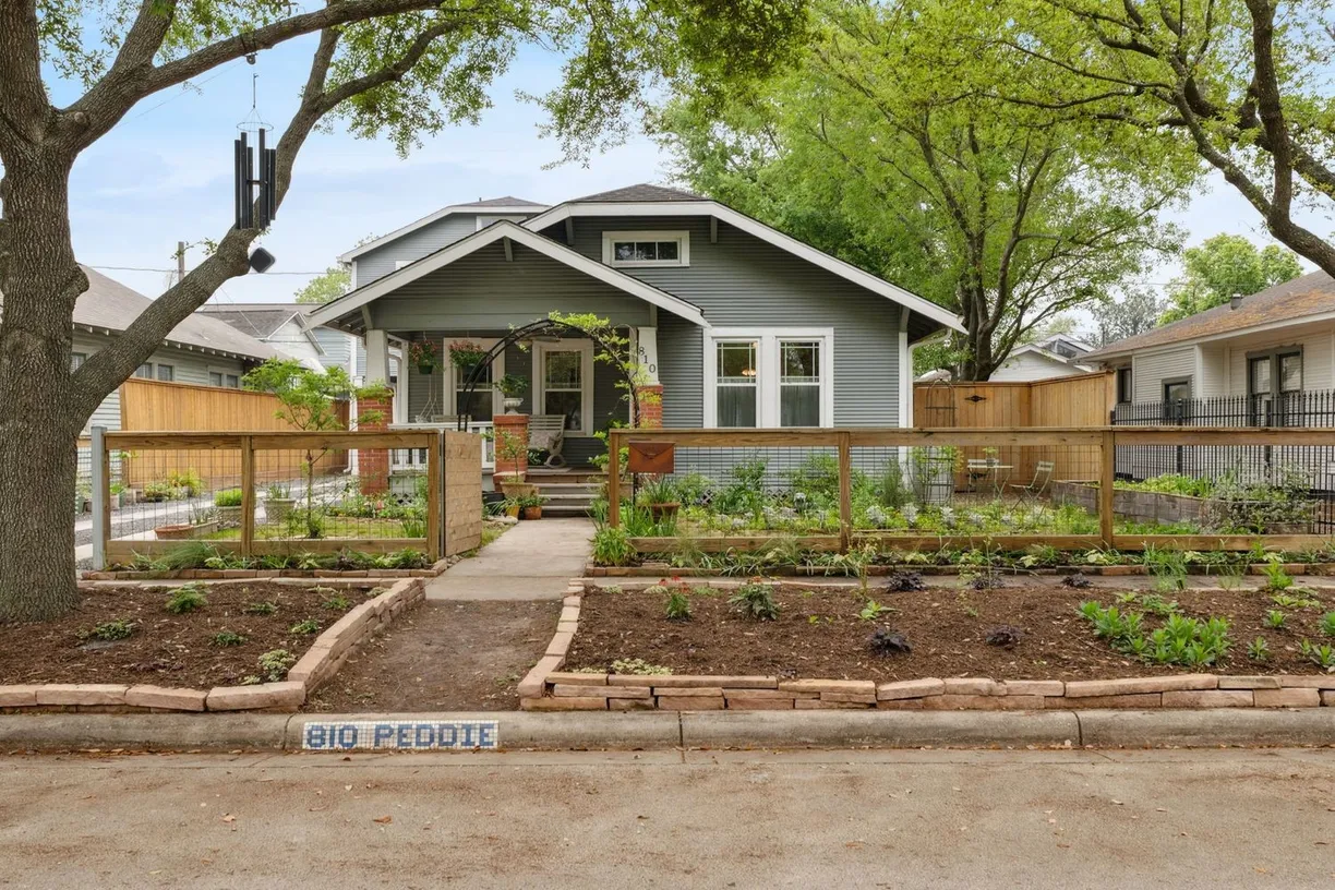 Houston Real Estate | View 810 Peddie Street | 3 Beds, 2 Baths
