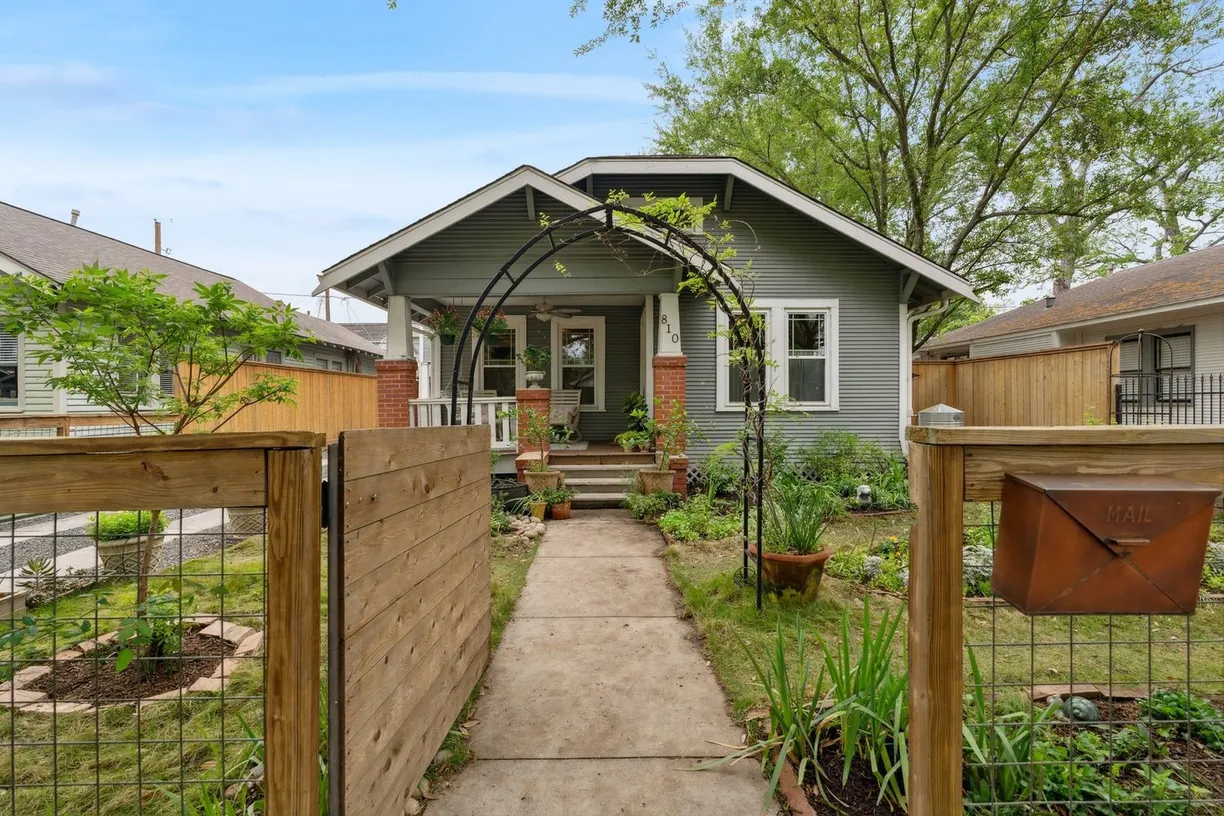 Houston Real Estate | View 810 Peddie Street | Listing