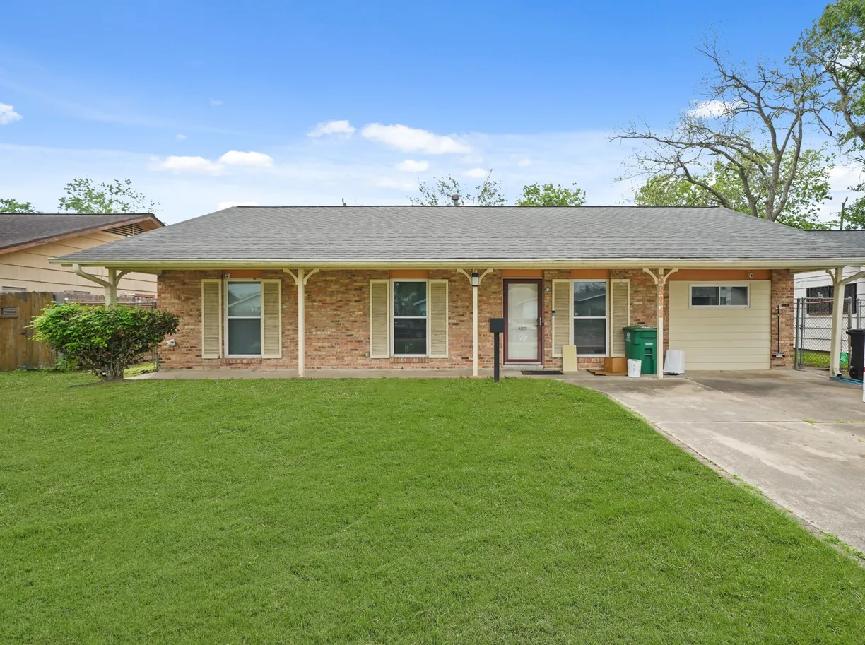 Houston Real Estate | View 5834 Overdale Street | 3 Beds, 2 Baths