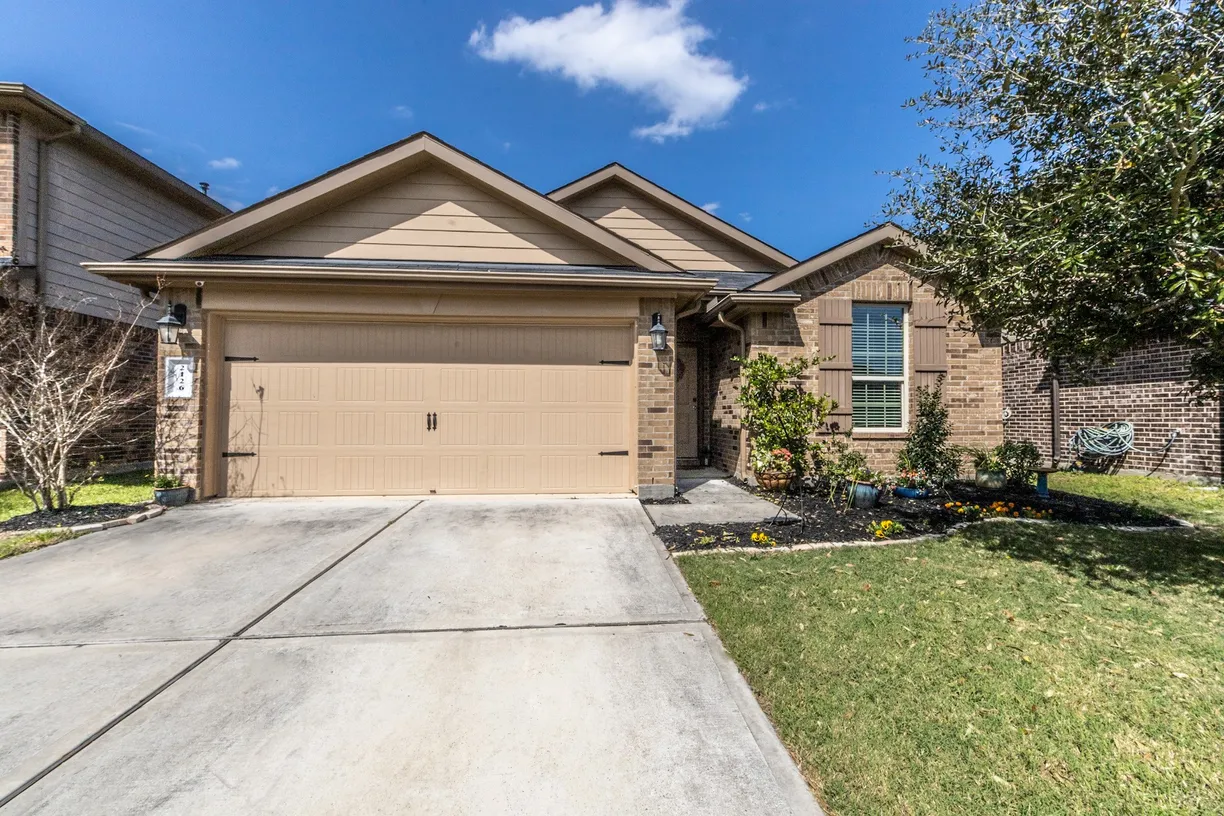 Houston Suburbs Real Estate | View 2126 Bravos Manor Lane | 3 Beds, 2 Baths