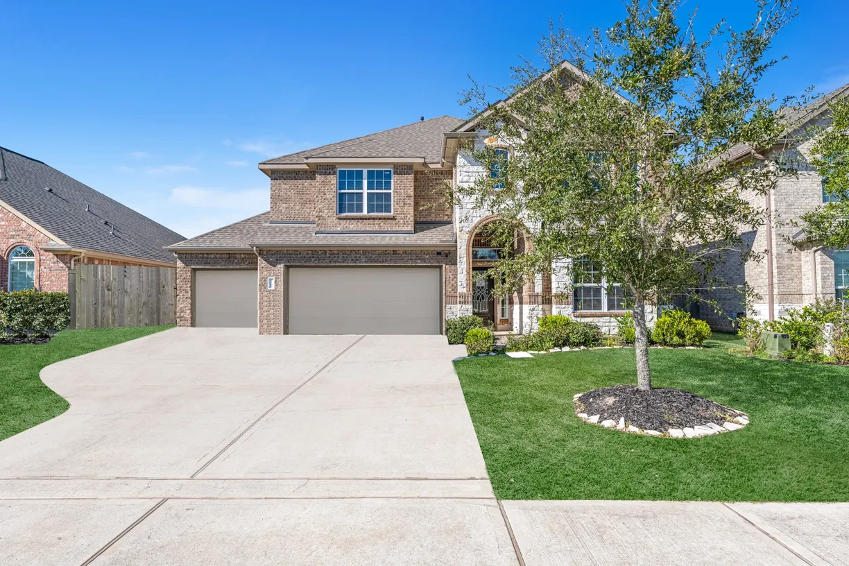Houston Real Estate | View 7706 Mesquite Hill Lane | 6 Beds, 4 Baths