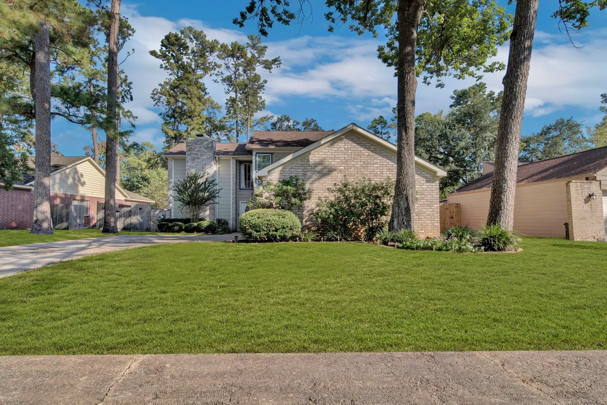 Houston Real Estate | View 15010 Rolling Oaks Drive | 4 Beds, 2 Baths