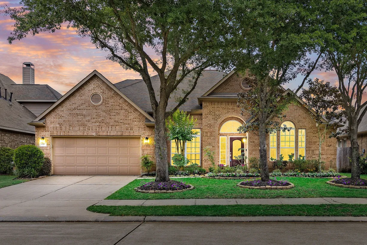 Houston Real Estate | View 4707 Middlewood Manor Lane | 4 Beds, 4 Baths