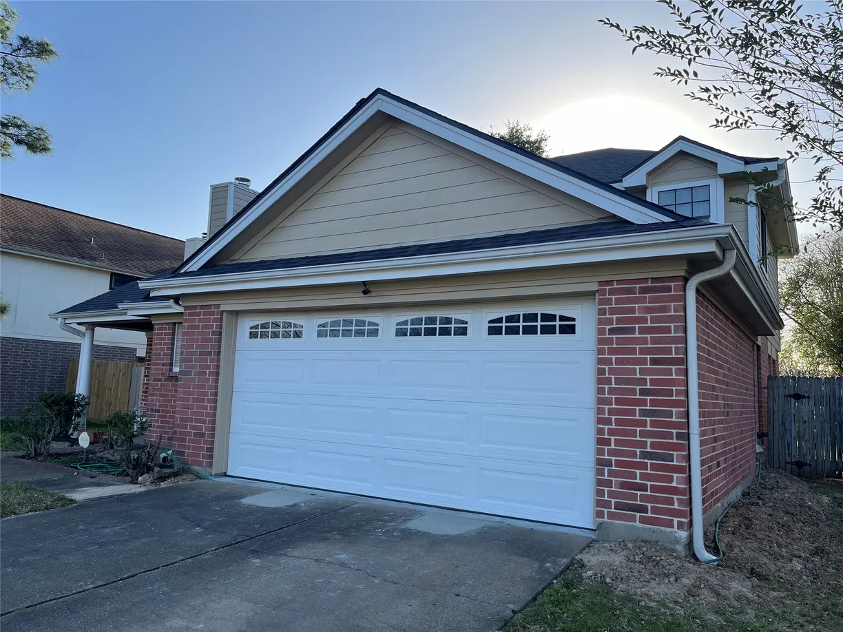 Houston Real Estate | View 4823 Shadowdale drive Drive | Listing