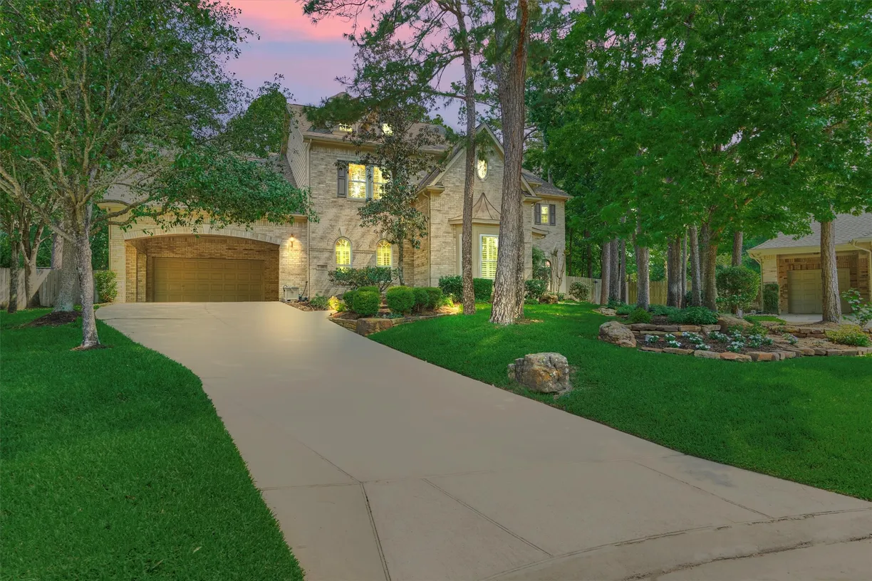 The Woodlands Real Estate | View 19 Millwright Place | 4 Beds, 3 Baths