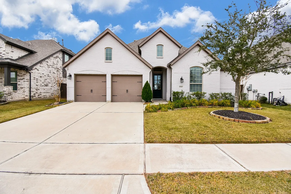 Houston Real Estate | View 6806 Waxbill Road | 4 Beds, 3 Baths