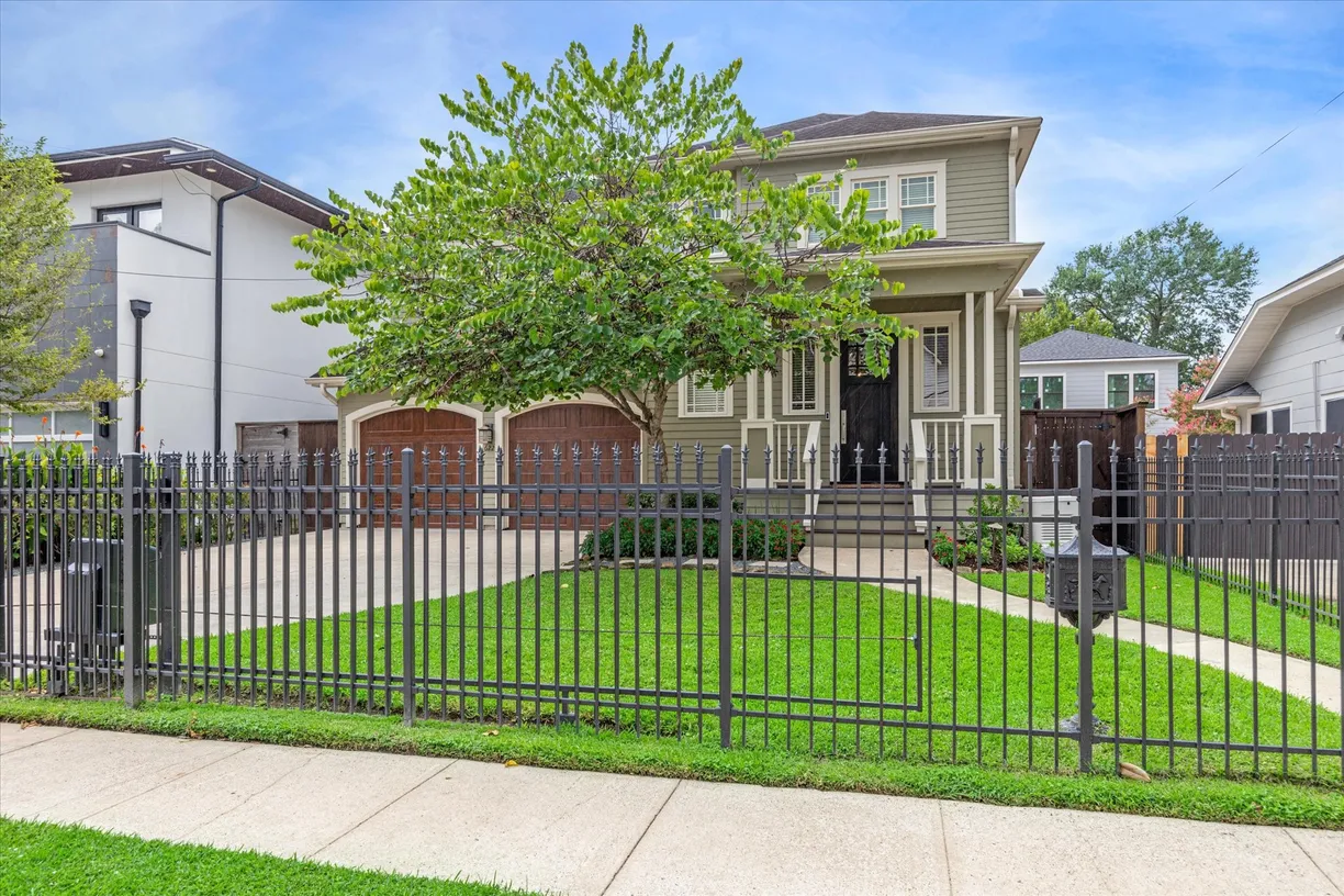 Houston Real Estate | View 622 E 19th | 5 Beds, 3 Baths