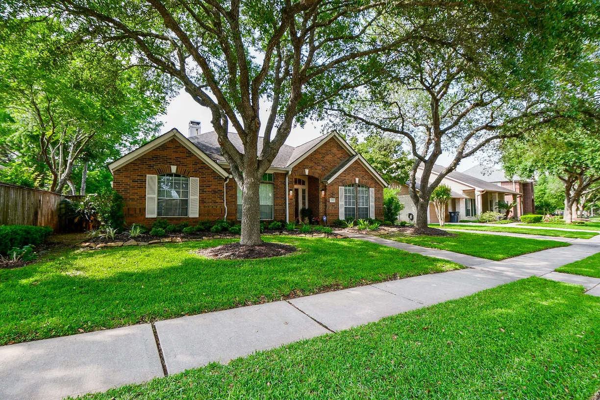 Houston Suburbs Real Estate | View 1211 Magnolia Woods Court | 3 Beds, 2 Baths