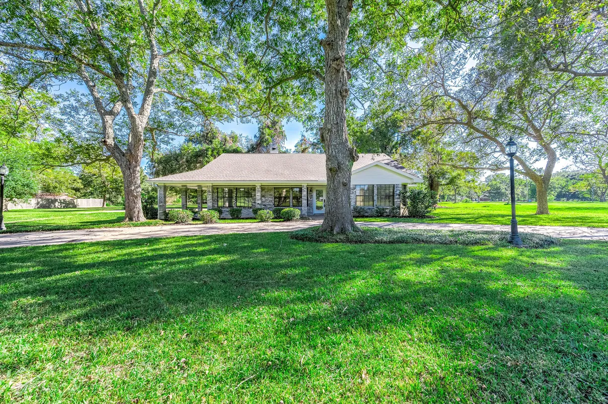 Houston Suburbs Real Estate | View 6717 S F Austin | 3 Beds, 3 Baths