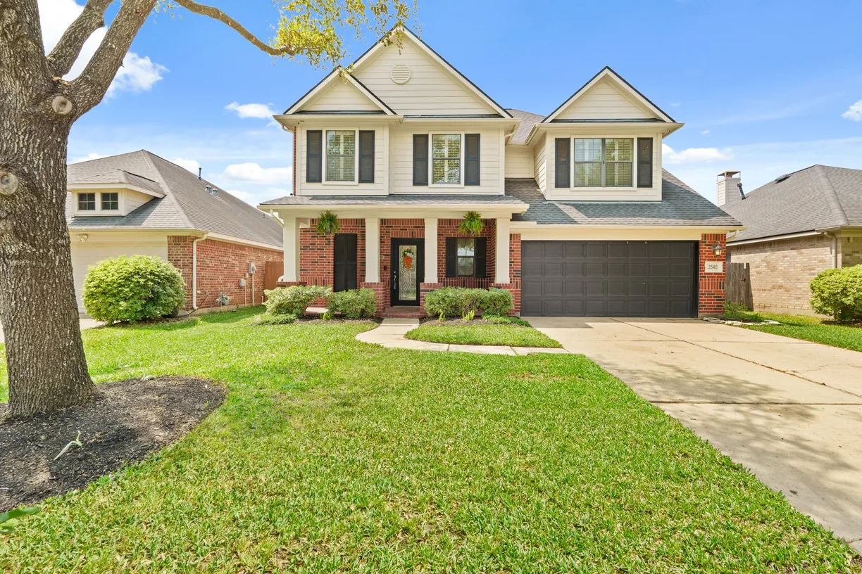 Houston Real Estate | View 2546 Pepperidge Drive | 4 Beds, 2 Baths