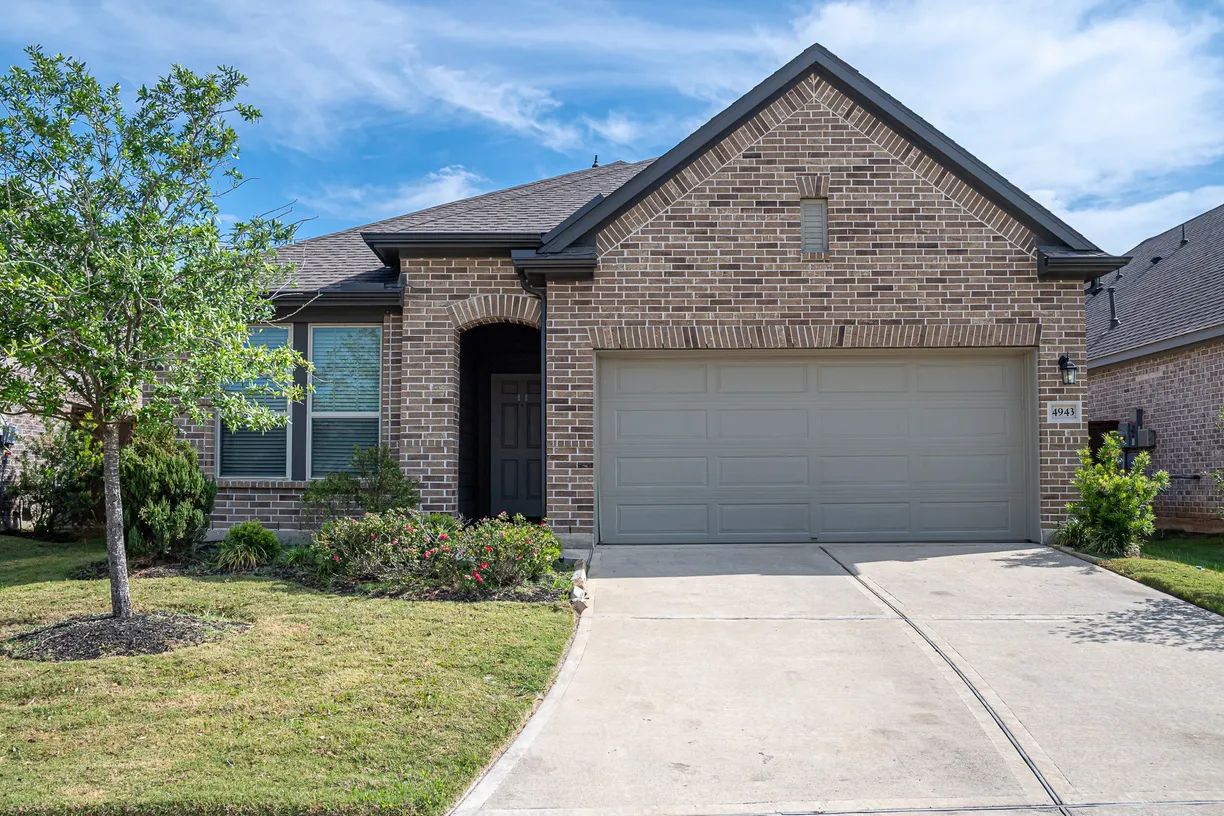 Houston Real Estate | View 4943 Hitchings Court | 3 Beds, 2 Baths