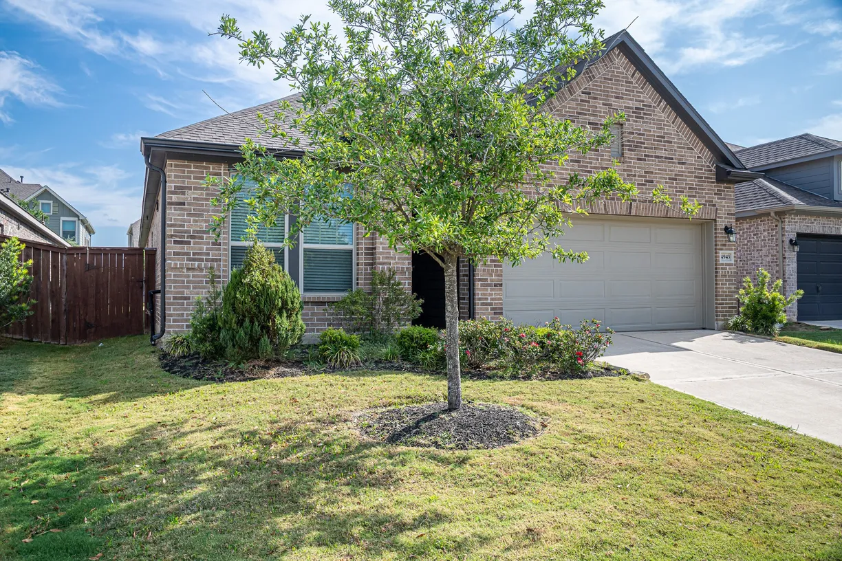 Houston Real Estate | View 4943 Hitchings Court | Listing