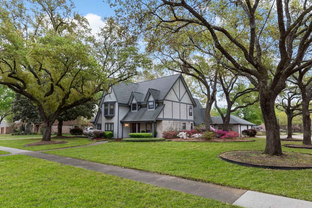 Houston Real Estate | View 15341 Welwyn Drive | Listing