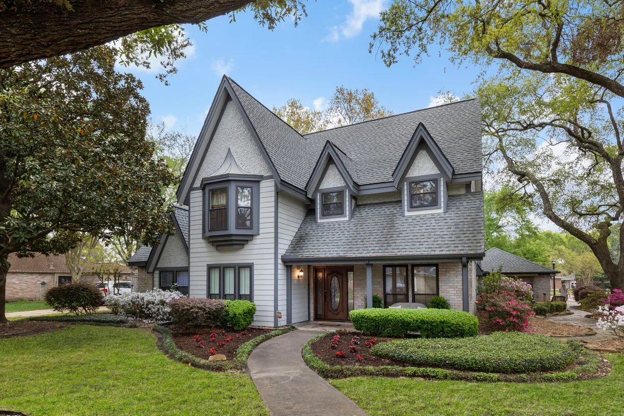 Houston Real Estate | View 15341 Welwyn Drive | 4 Beds, 3 Baths