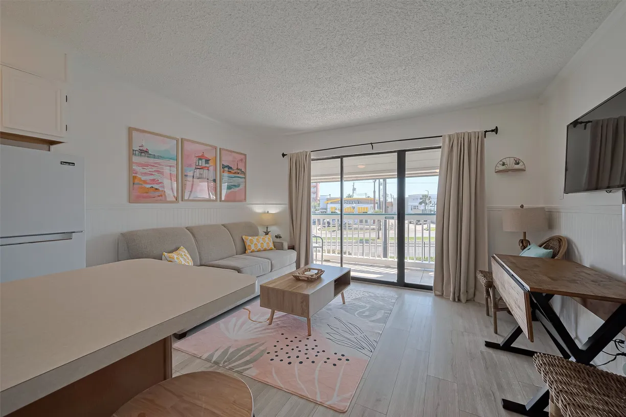 Houston Real Estate | View 6102 Seawall Boulevard, 123 | 1 Bed, 1 Bath