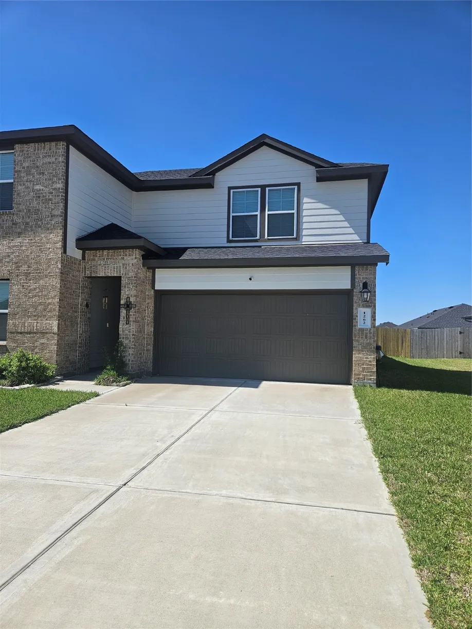 Houston Suburbs Real Estate | View 1262 Waterside Trace | 4 Beds, 3 Baths