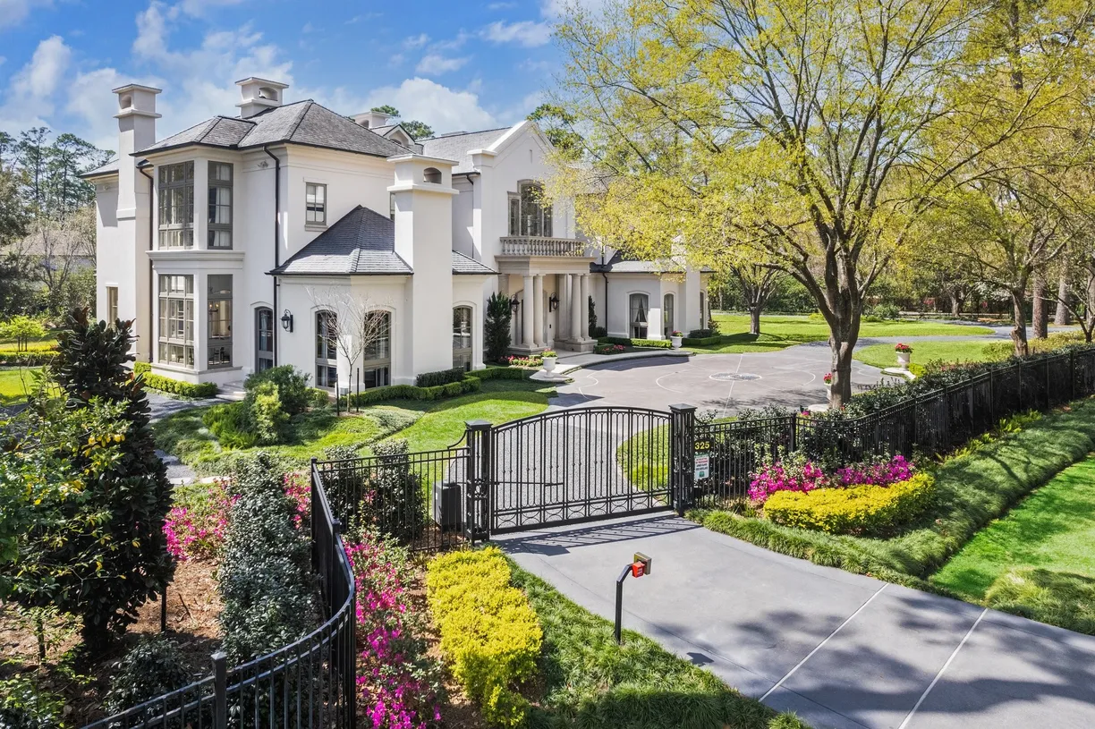 Houston Real Estate | View 325 W Friar Tuck Lane | Listing