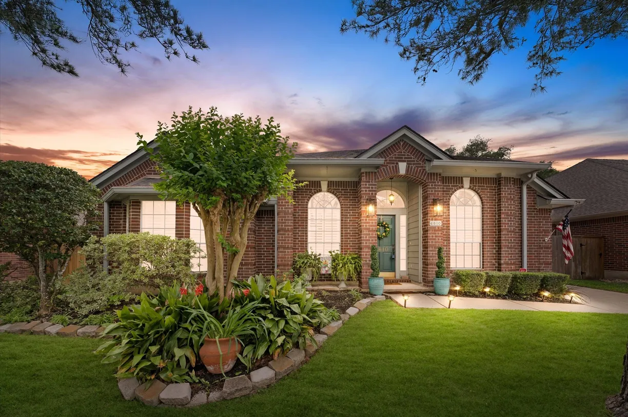 Houston Suburbs Real Estate | View 6810 High Knoll Drive | 4 Beds, 2 Baths