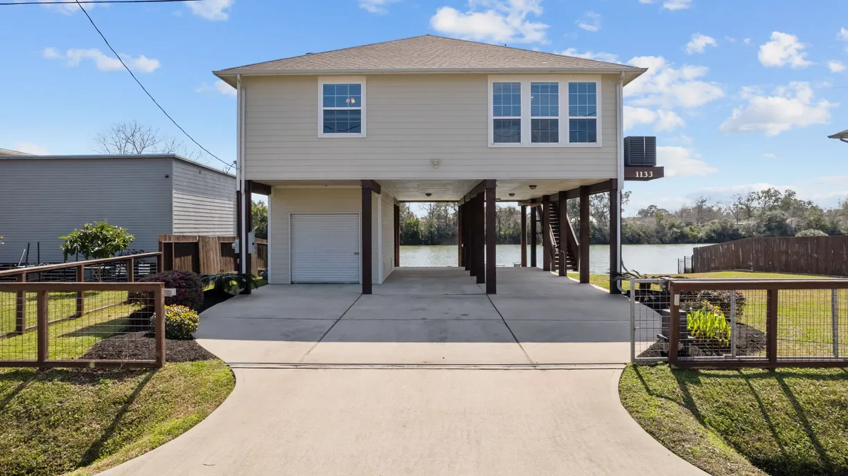 Houston Real Estate | View 1133 E Meyer Road | 3 Beds, 2 Baths