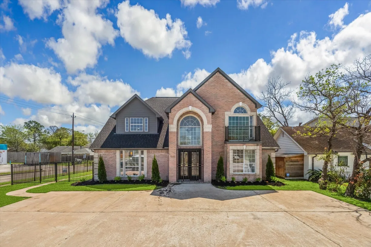 Houston Real Estate | View 9603 Richmond Avenue | 4 Beds, 3 Baths