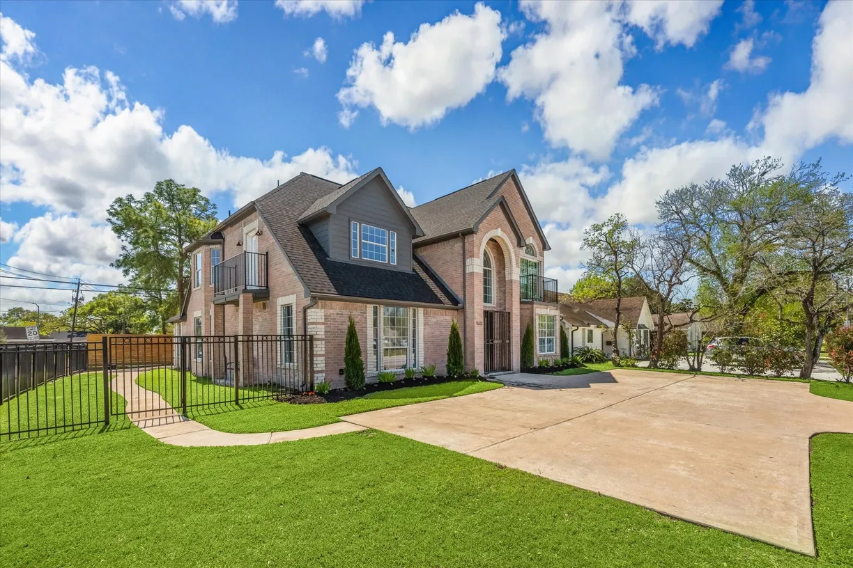 Houston Real Estate | View 9603 Richmond Avenue | Listing