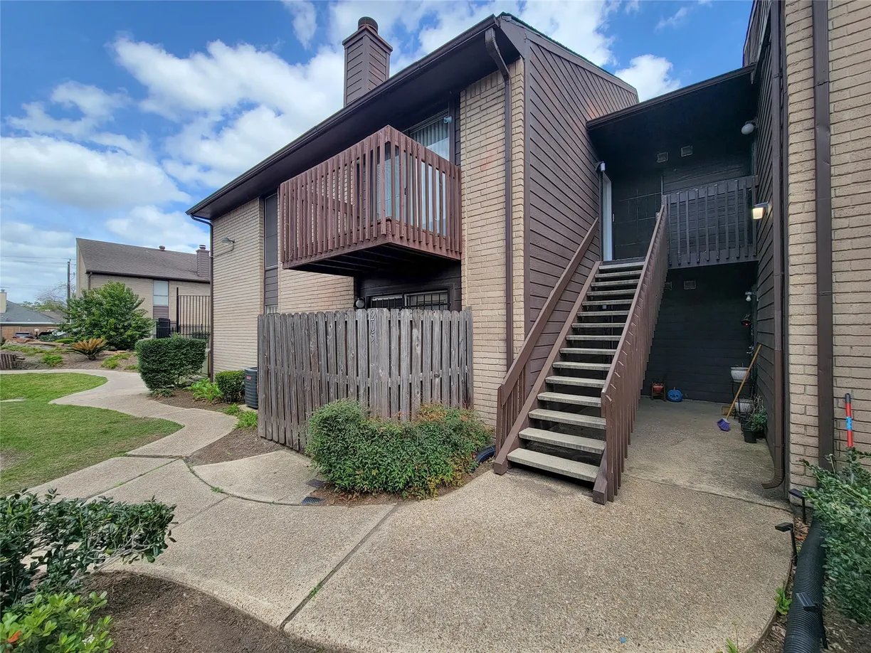 Houston Real Estate | View 12905 Woodforest Boulevard, 206 | 2 Beds, 1 Bath