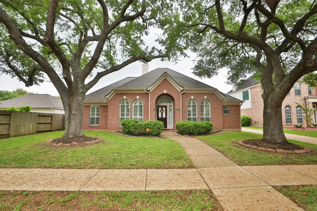 Houston Real Estate | View 4618 Pebblestone Drive | 4 Beds, 2 Baths