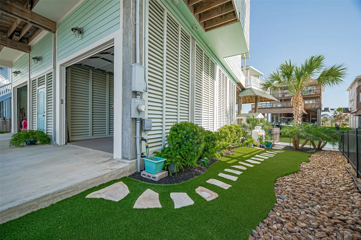 Houston Real Estate | View 405 Amanda Circle | Listing