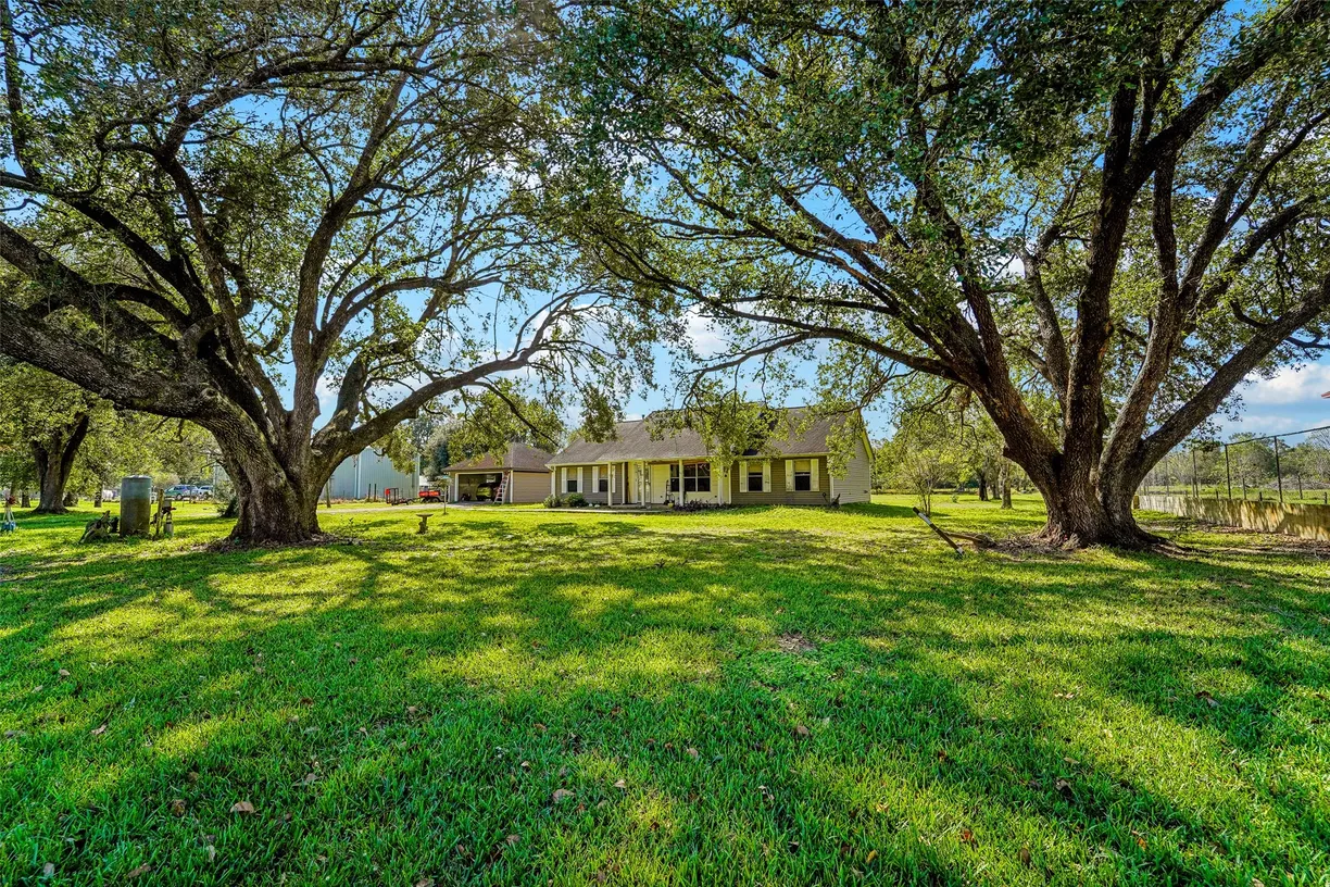 Houston Real Estate | View 7514 Flora Road | 6 Beds, 4 Baths