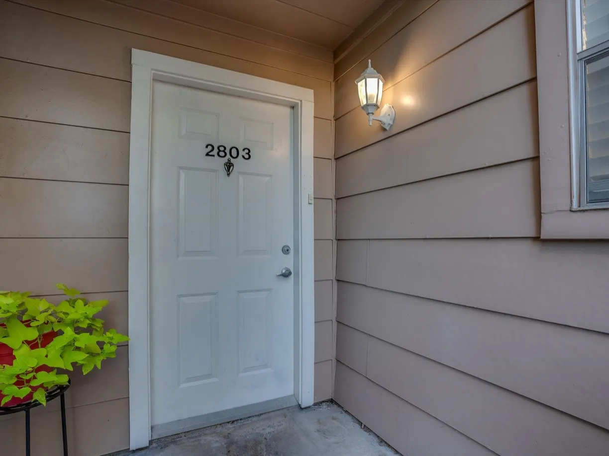Houston Real Estate | View 2800 Jeanetta Street, 2803 | 2 Beds, 2 Baths