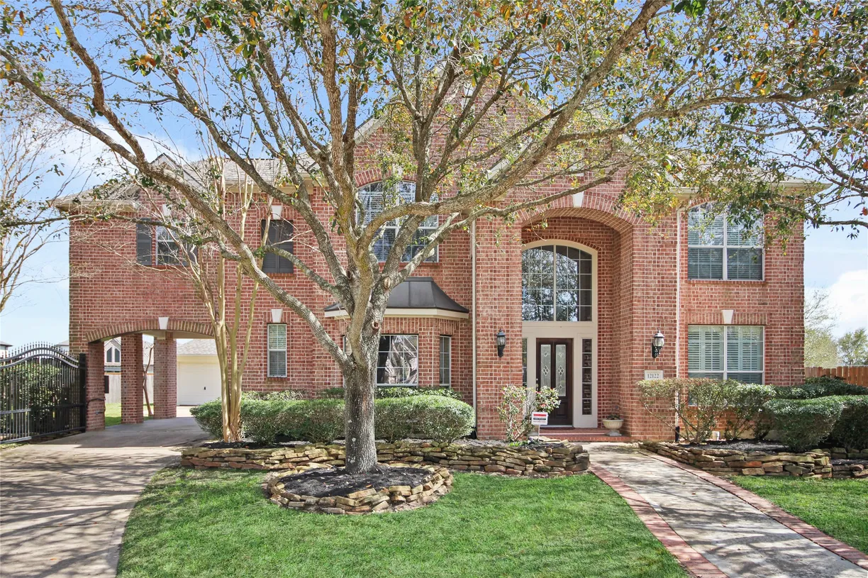Houston Real Estate | View 12122 Cypress Creek Lakes Drive | 5 Beds, 4 Baths