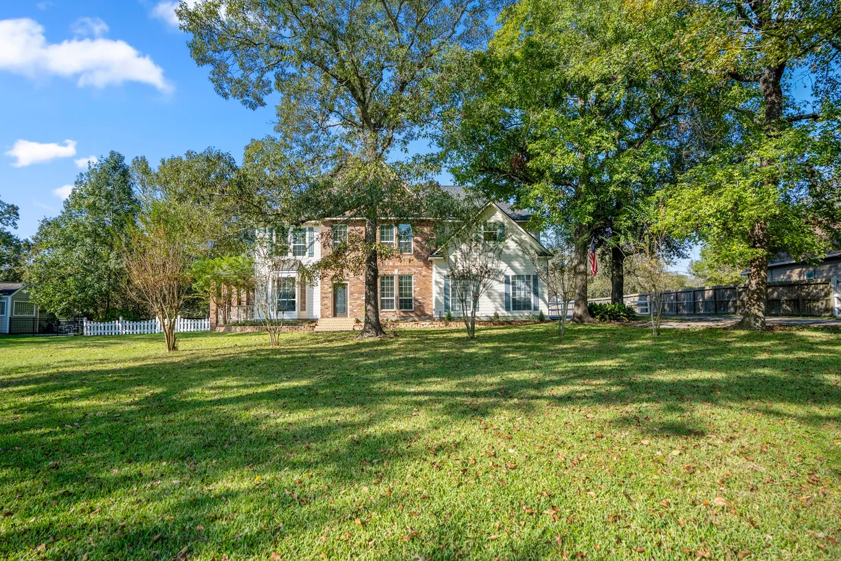 The Woodlands Real Estate | View 2111 Sendera Ranch Drive | 4 Beds, 3 Baths