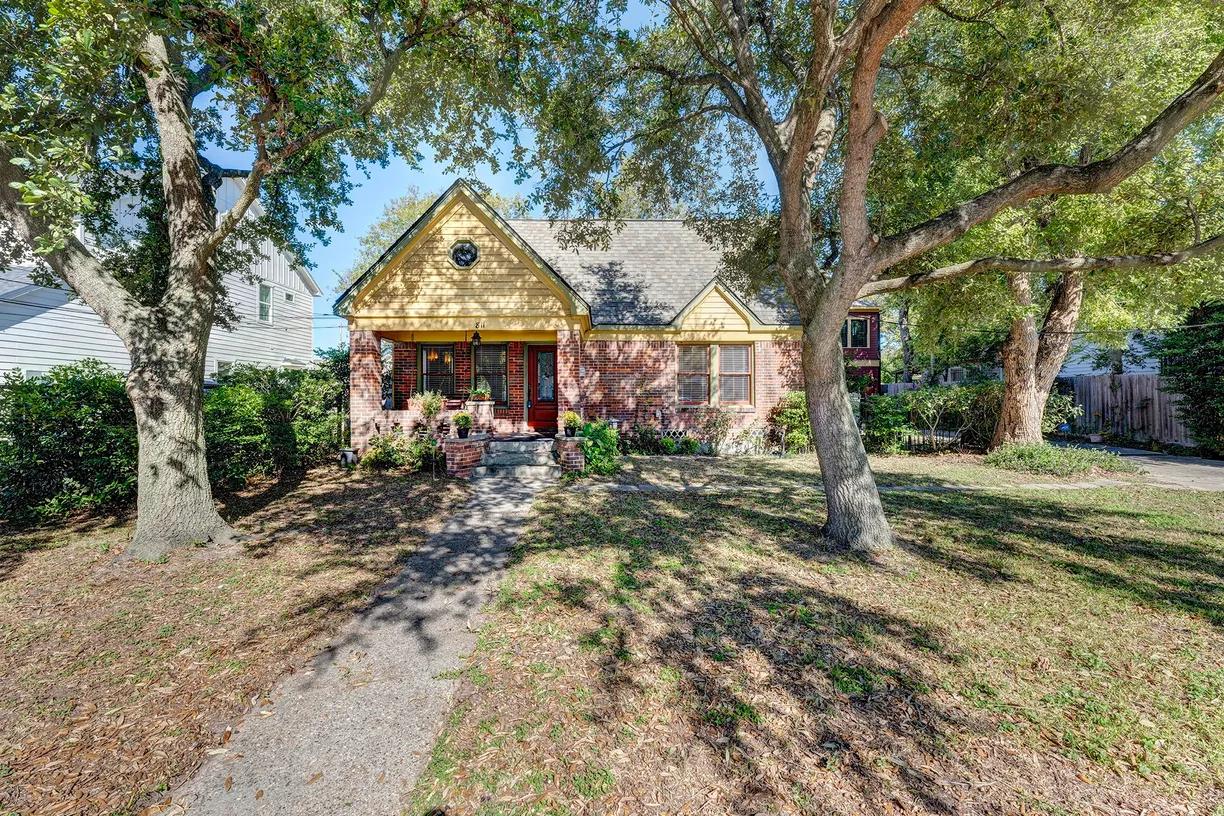 Houston Real Estate | View 811 Avenue Of Oaks Street | 3 Beds, 1 Bath
