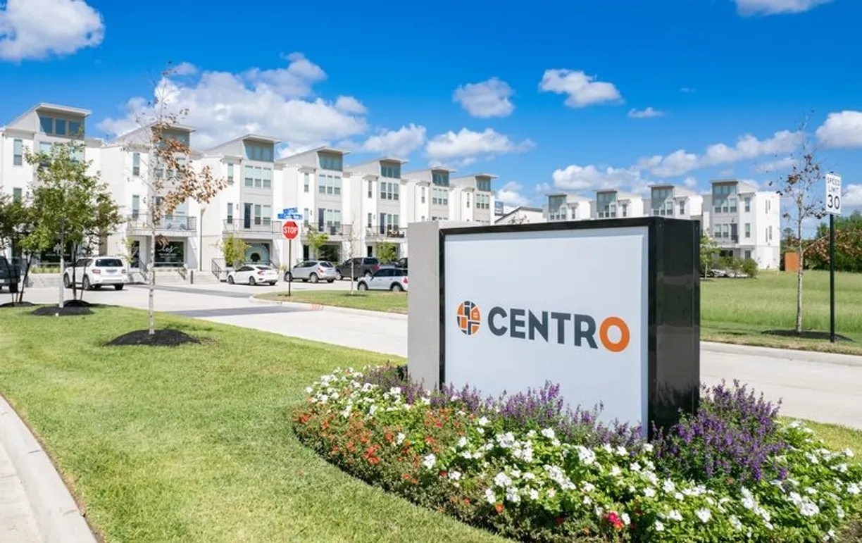 The Woodlands Real Estate | View 313 N Centro Circle | Listing